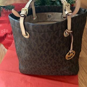 Authentic vintage Michael Kors Tote 😊